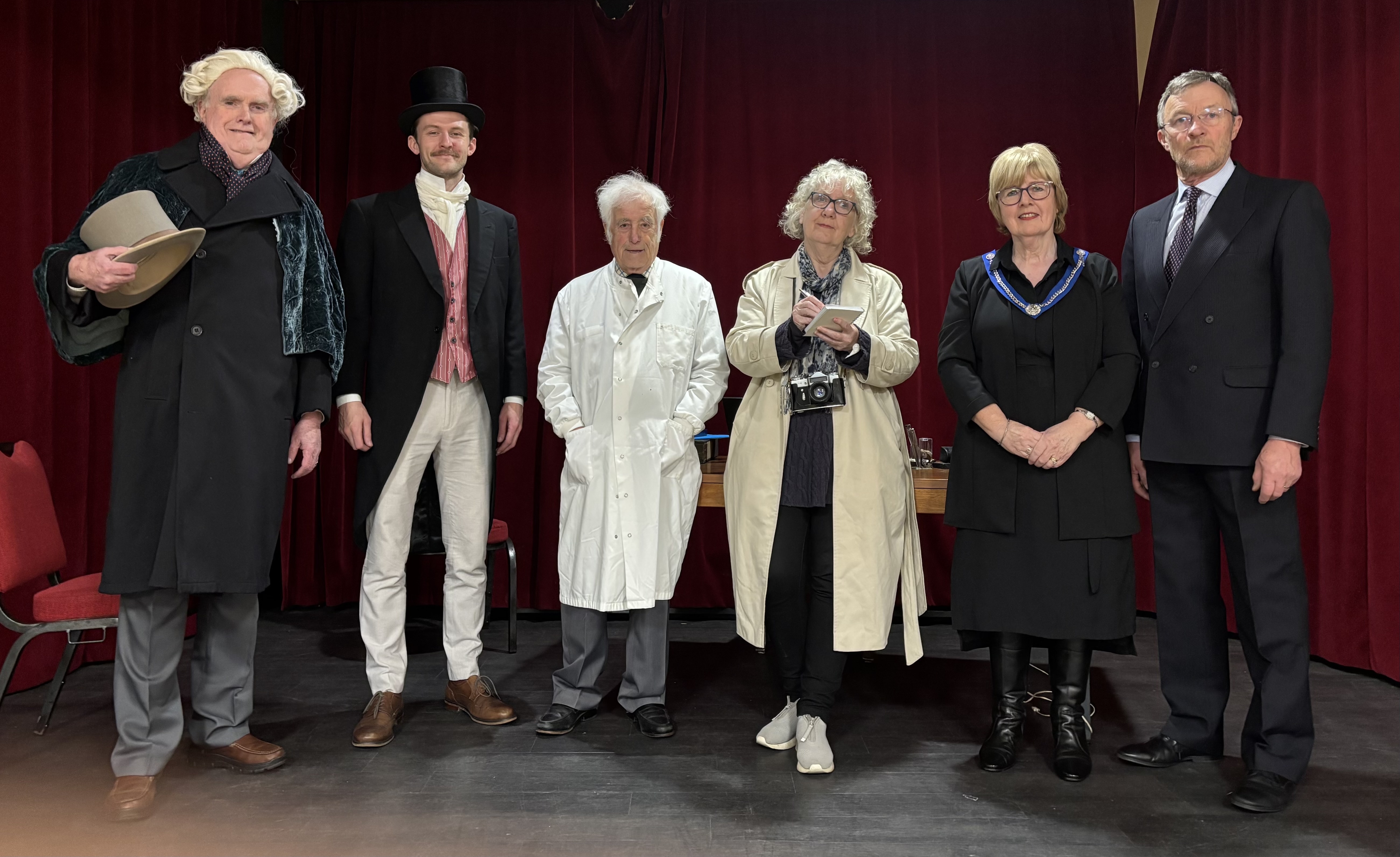 A photograph of the cast of Cwmni Brynrhos